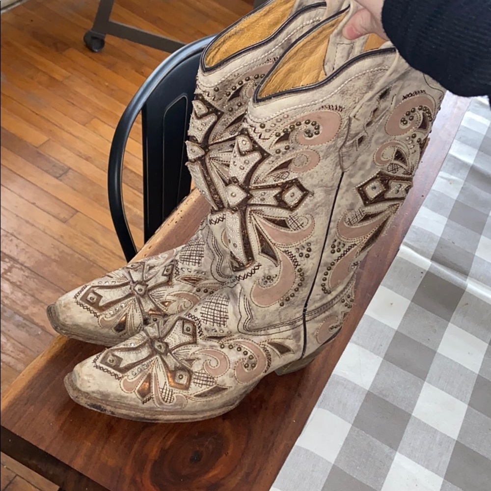 Corral boots